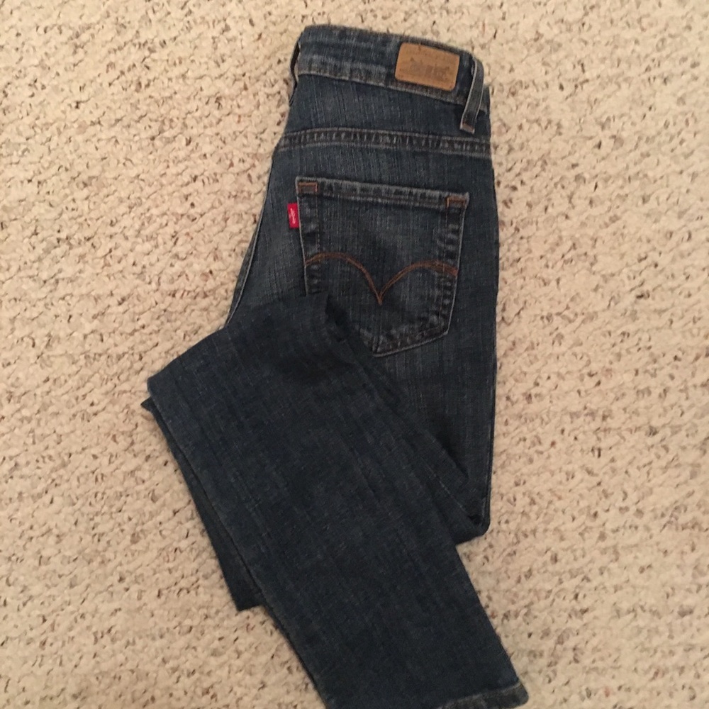 Levi’s size 2 mid rise